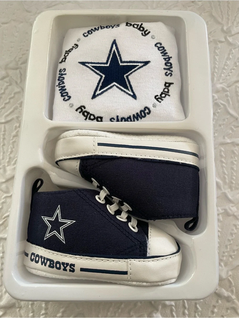DALLAS COWBOYS Baby Fanatic Star Bib with Matching Pre-Walkers & 2 Pacifiers